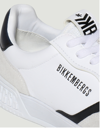 Men's Shaq Lace Up Sneakers in White with Black Size 41