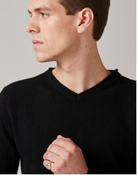 Wachusett2 V Neck in Black Medium