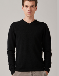 Wachusett2 V Neck in Black Medium