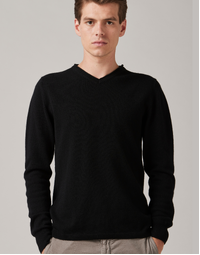 Wachusett2 V Neck in Black Medium