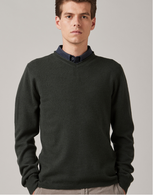 ROBINSON MAN | Wachusett2 V Neck Sweater | Pine
